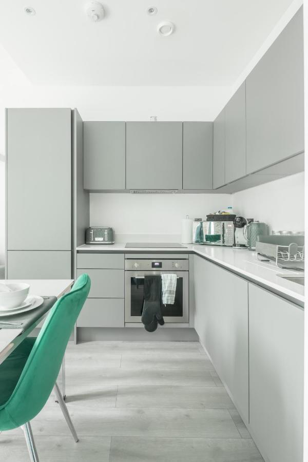 Elegant Apartment Милтон-Кейнс Экстерьер фото